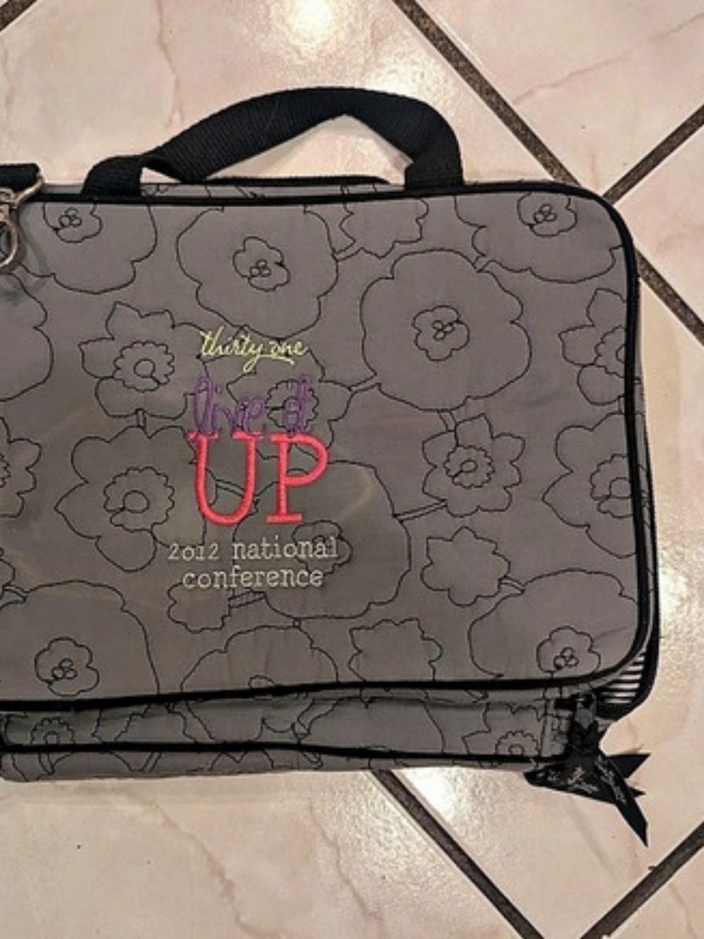 Thirty-One Floral Travel Cosmetic Bag in Gray & Black